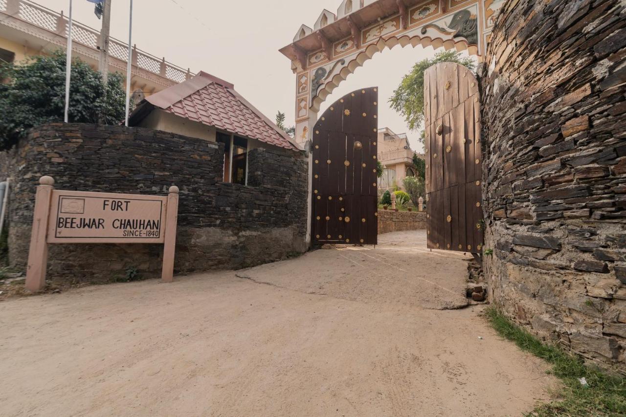 Fort Beejwar Chauhan By Aayams Neemrana Shahjahanpur Kültér fotó