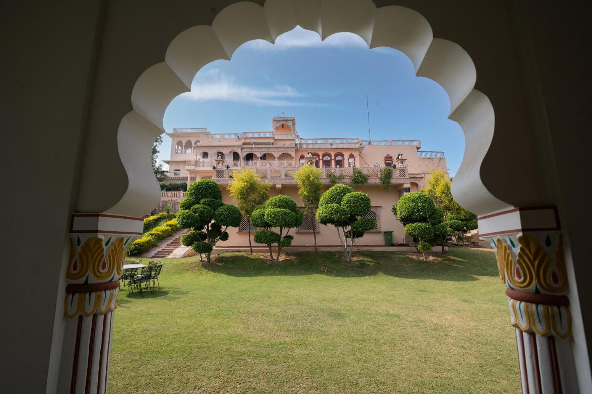 Fort Beejwar Chauhan By Aayams Neemrana Shahjahanpur Kültér fotó